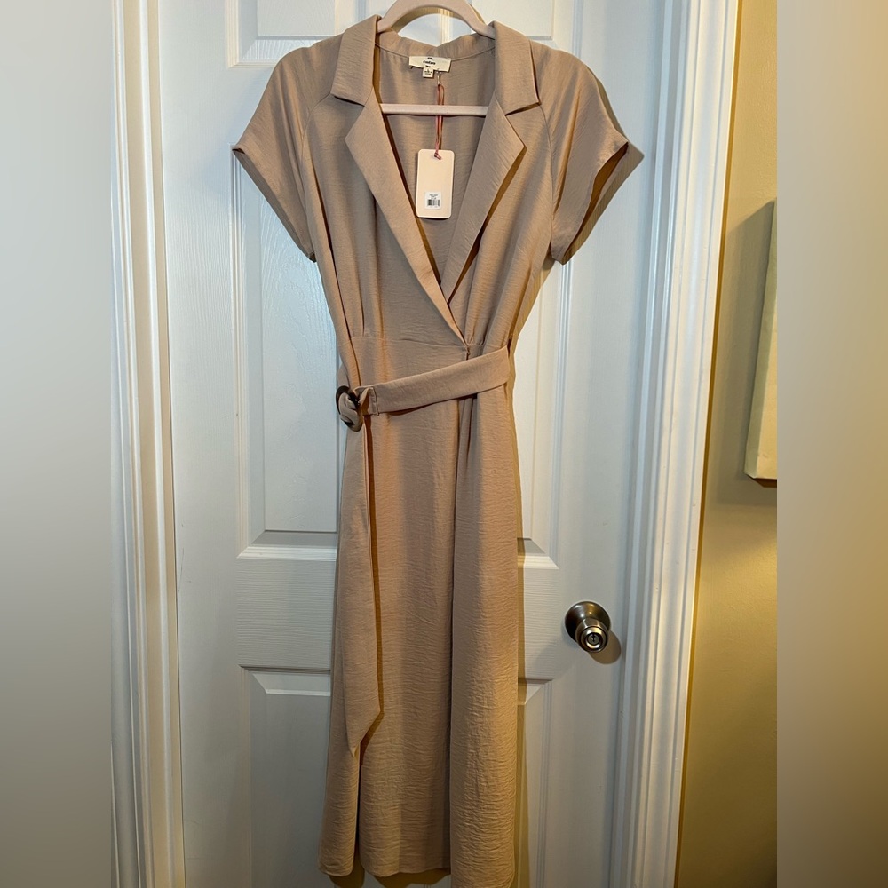 💐 NWT Beautiful Entro Sand wrap belted dress size large